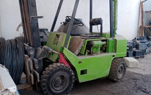 Montacargas Clark 2T